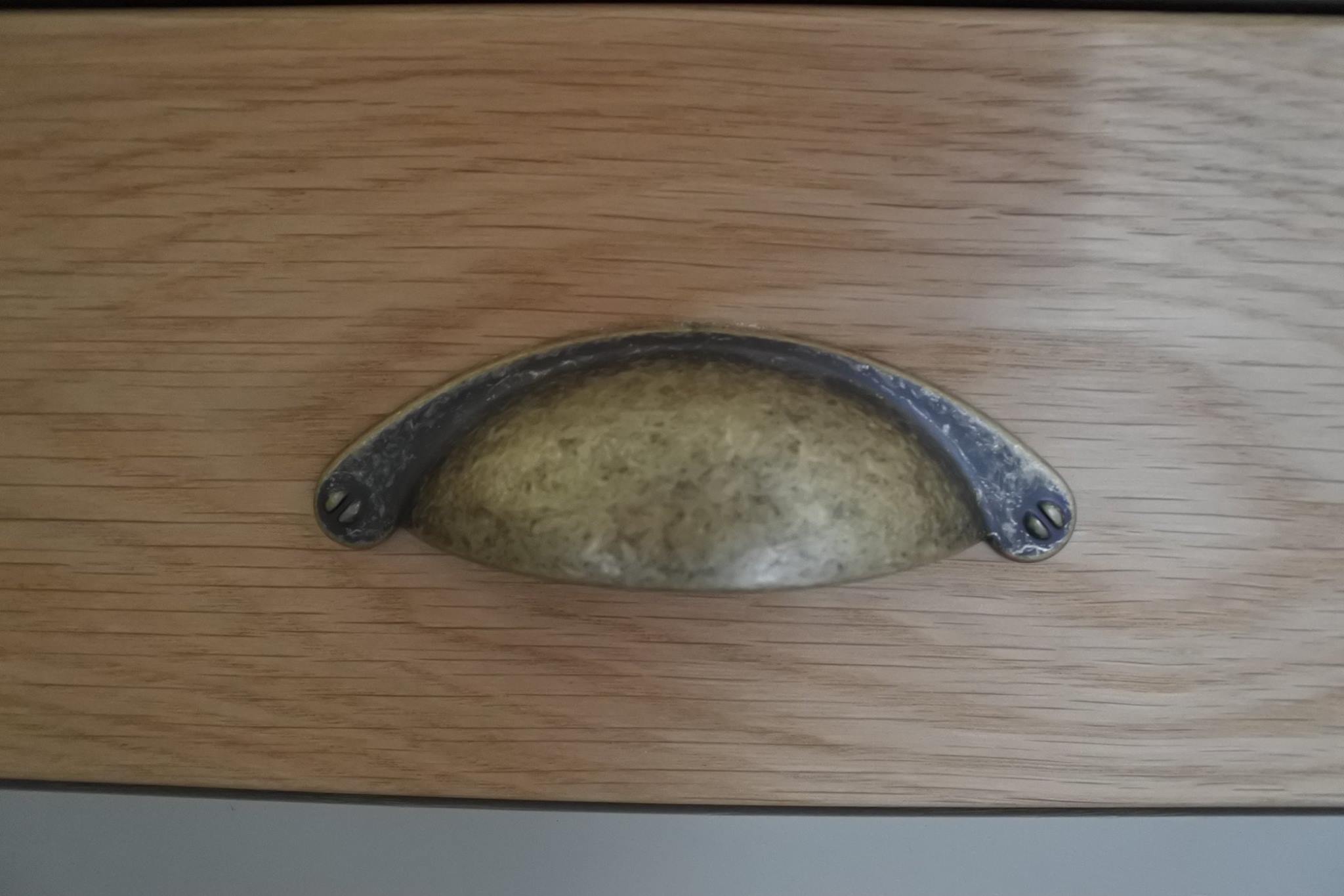 glasgow-bespoke-kitchens-handles