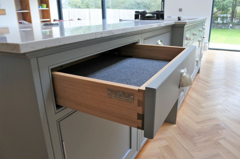 Complement dovetail Oak drawer with felt linings and soft close mechanisms