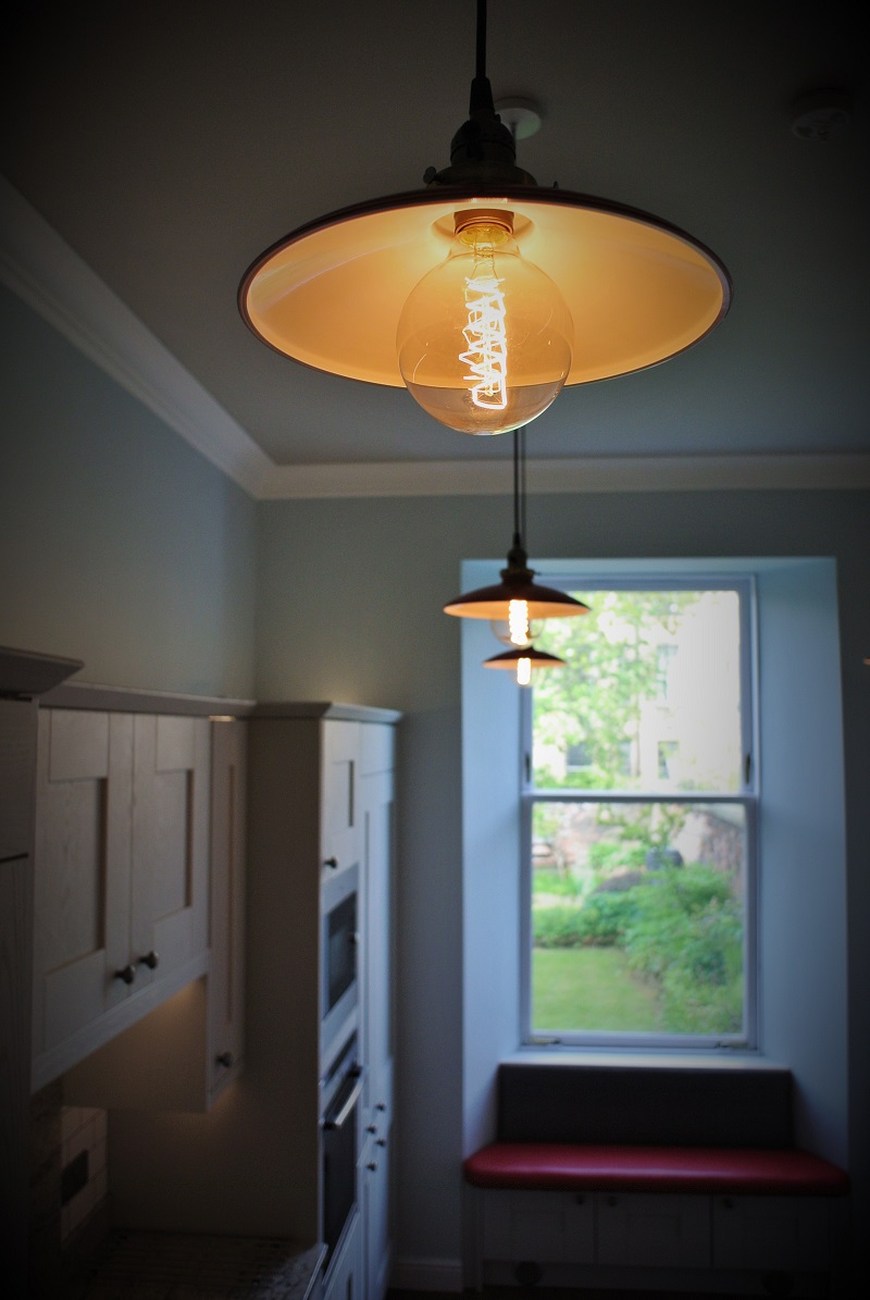 Filament bulb with resistance dimmer