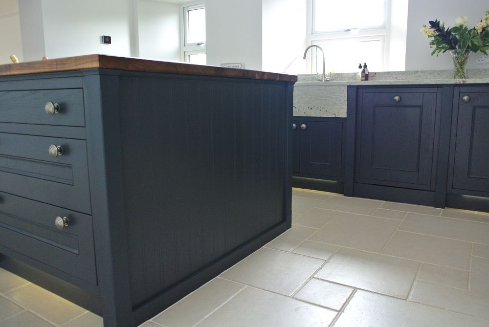 1909 Tongue and groove end with Walnut